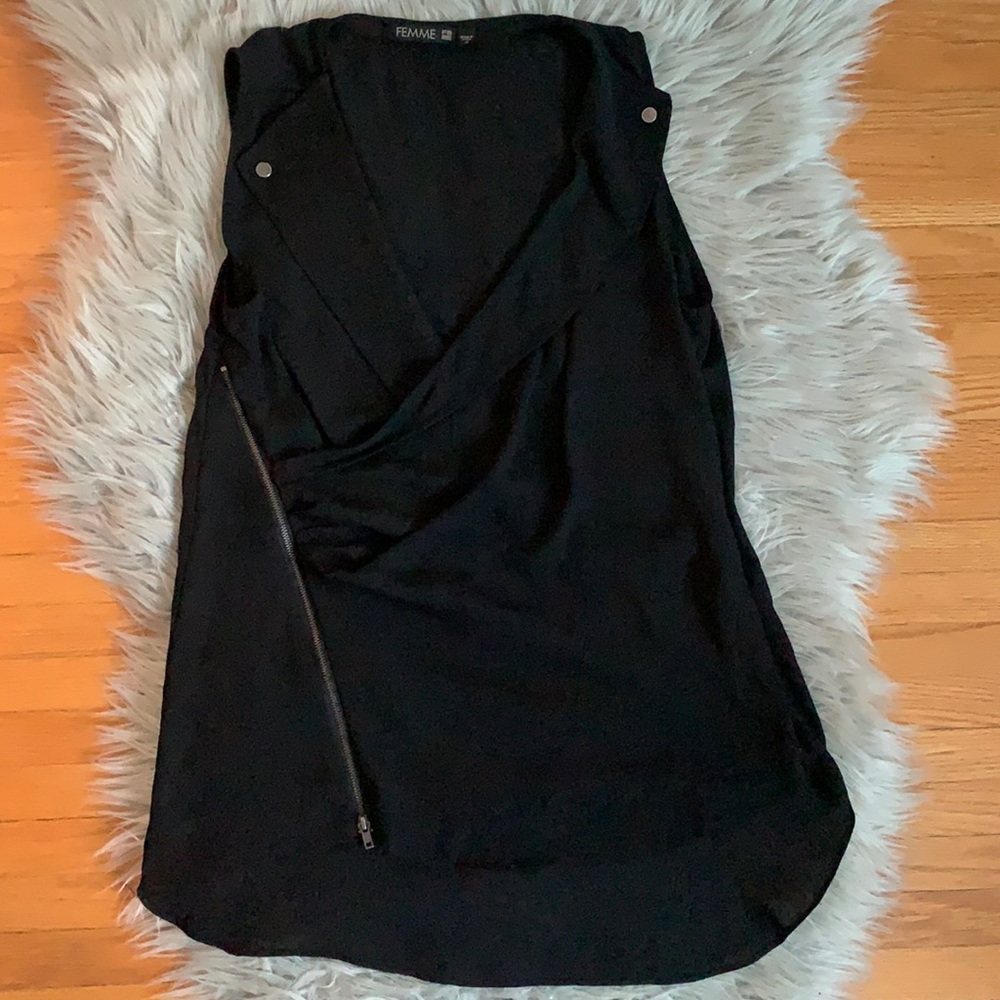 Black Femme Sleeveless Top with Zipper Detail